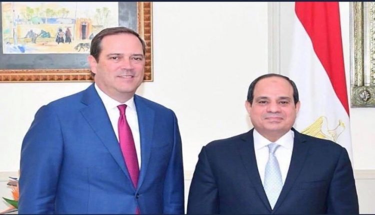الرئيس السيسي مع رئيس شركة سيسكو العالمية