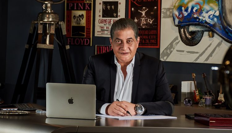 الإعلامي أسامة كمال