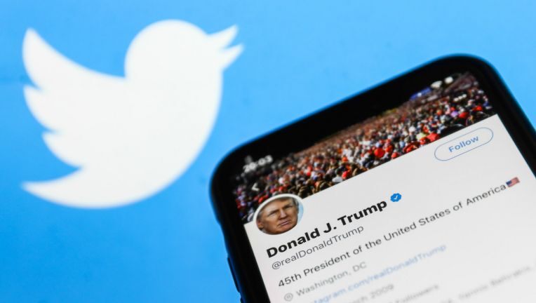 تويتر يوقف حساب ترامب