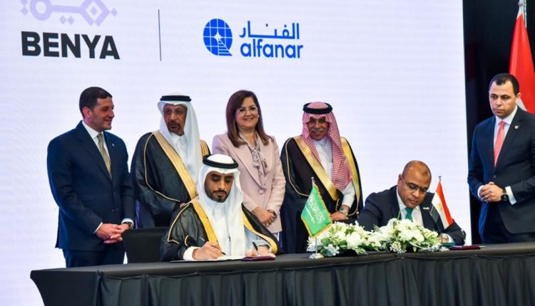 جانب من توقيع الاتفاقية بين الشركتين