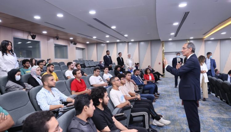 جانب من لقاء وزير الاتصالات لطلبة جامعة مصر للمعلوماتية