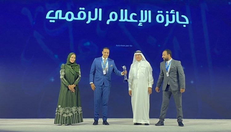 المؤسسين المشاركين لمنصة «FollowICT» تامر إمام وأحمد البرماوي أثناء التكريم