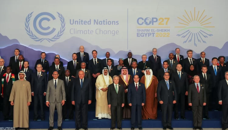 قادة العالم يتوسطهم الرئيس السيسي في قمة COP27