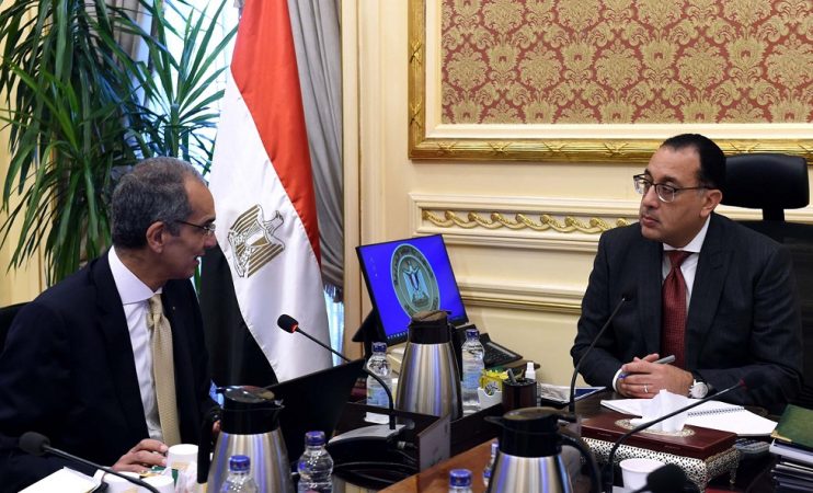 رئيس الوزراء يجتمع بوزير الاتصالات