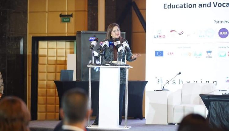 هالة السعيد وزيرة التخطيط
