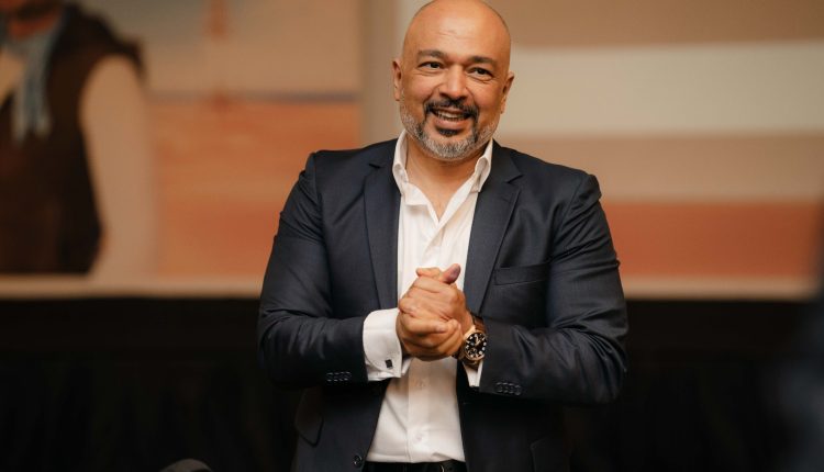 المهندس حازم متولي الرئيس التنفيذي لشركة اتصالات مصر