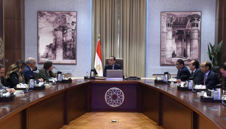 رئيس الوزراء يبحث ملفات دعم الصناعة