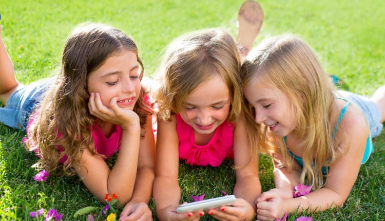 استخدام الأطفال للموبايل
