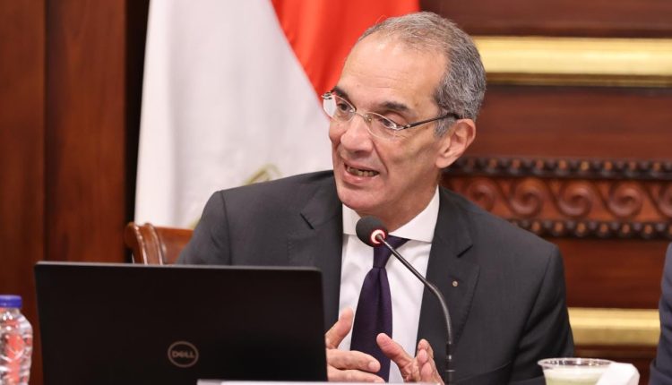 الدكتور عمرو طلعت وزير الاتصالات