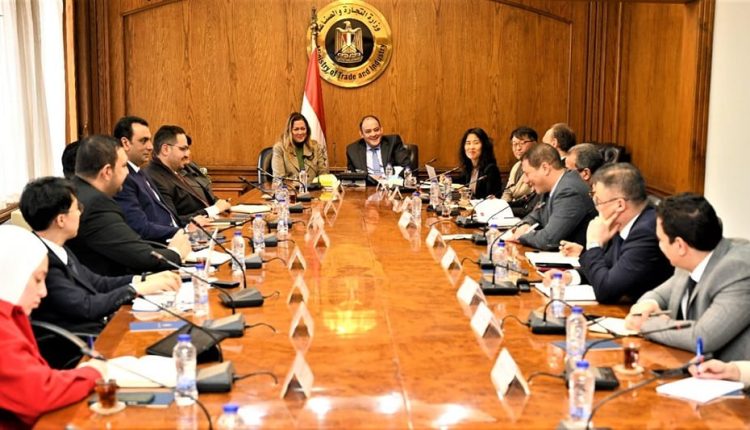 وزير التجارة والصناعة يبحث سبل نقل التكنولوجيات الحديثة للصناعة المصرية مع المعهد الكوري KAIST 