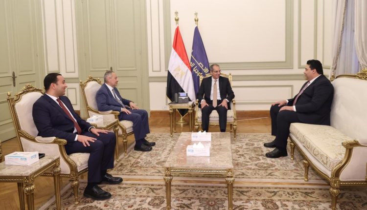 وزير الاتصالات يلتقي الرئيس التنفيذي الجديد للمصرية للاتصالات