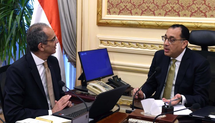 جانب من اجتماع رئيس الوزراء بوزير الاتصالات
