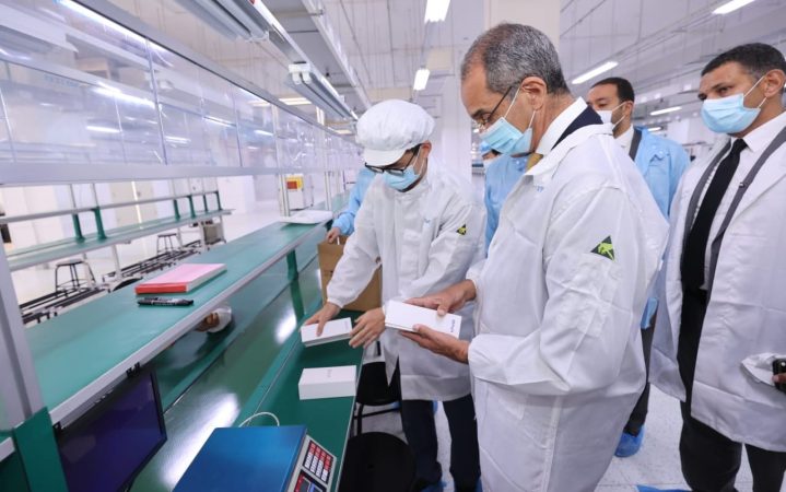 وزير الاتصالات في جولة تفقدية لمصنع فيفو