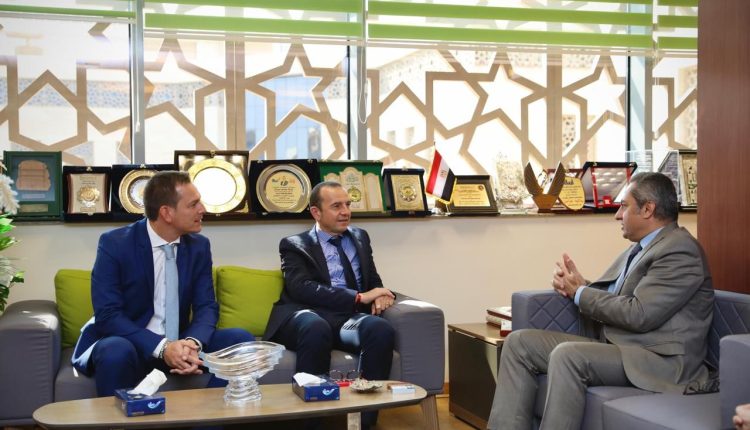 «العاصمة الإدارية» تبحث فرص التعاون مع «شنايدر إلكتريك»