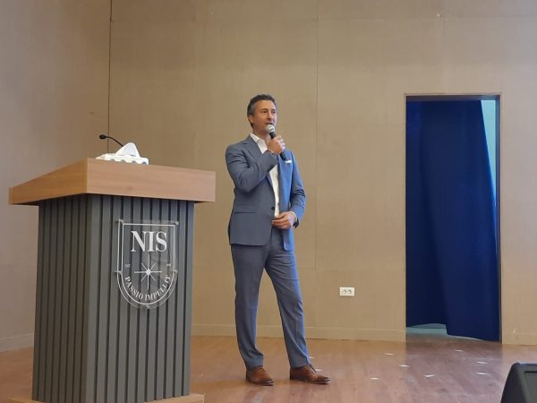 حسام شومان، رئيس مجلس إدارة شركة آياميديكا