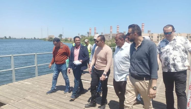 وزير الإسكان يتابع سير العمل
