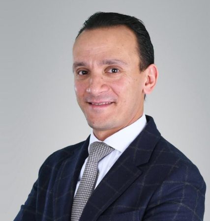  الدكتور عبدالخالق إبراهيم مساعد وزير الإسكان