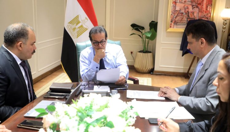 الدكتور خالد عبد الغفار وزير الصحة