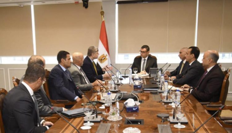 اجتماع وزير الإسكان