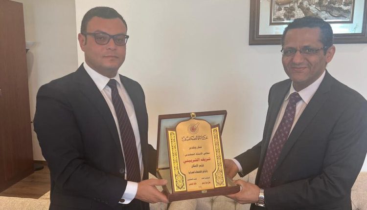 وزير الإسكان ونقيب الصحفيين