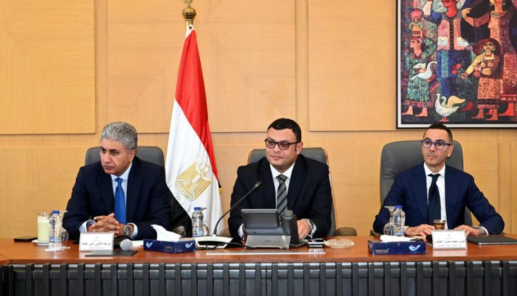 لقاء وزراء الإسكان والسياحة والاستثمار