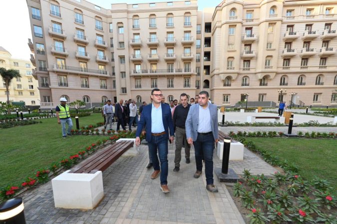 تفقد وزير الإسكان في جاردن سيتي الجديدة