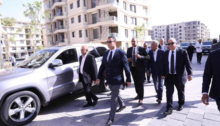 وزير الإسكان يتفقد مشروع باديا واحة أكتوبر