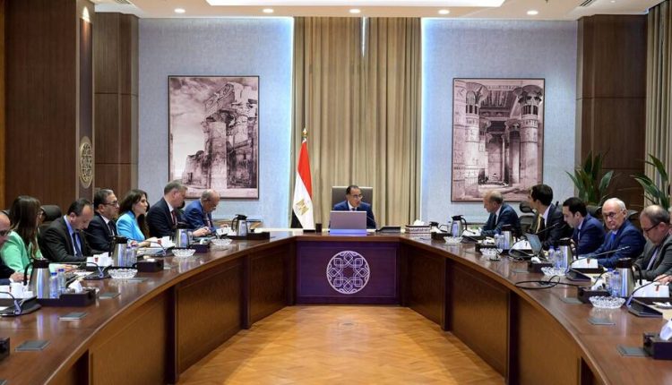 اجتماع رئيس الوزراء ووفد الشركات