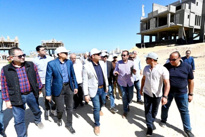 وزير الإسكان يتابع تطورات مشروع مارينا العلمين السياحي
