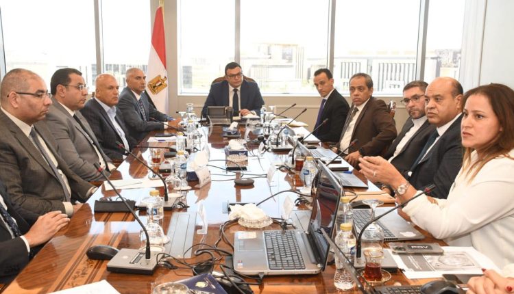 اجتماع وزير الإسكان