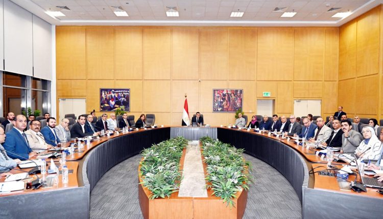 اجتماع وزير الإسكان لمتابعة المشروعات السكنية