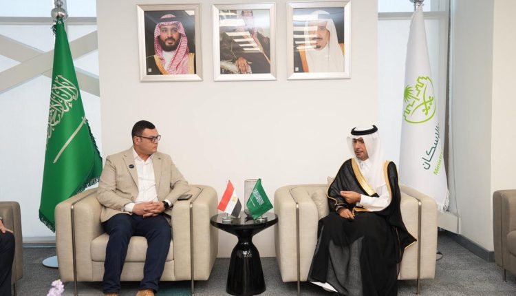 جلسة وزير الإسكان ونظيره السعودي على هامش سيتي سكيب الرياض 
