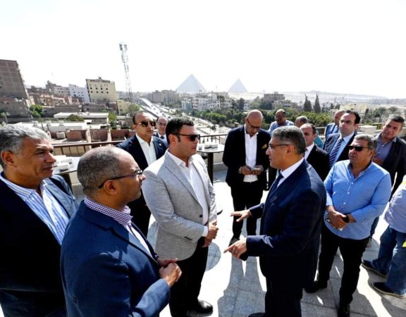 وزير الإسكان 