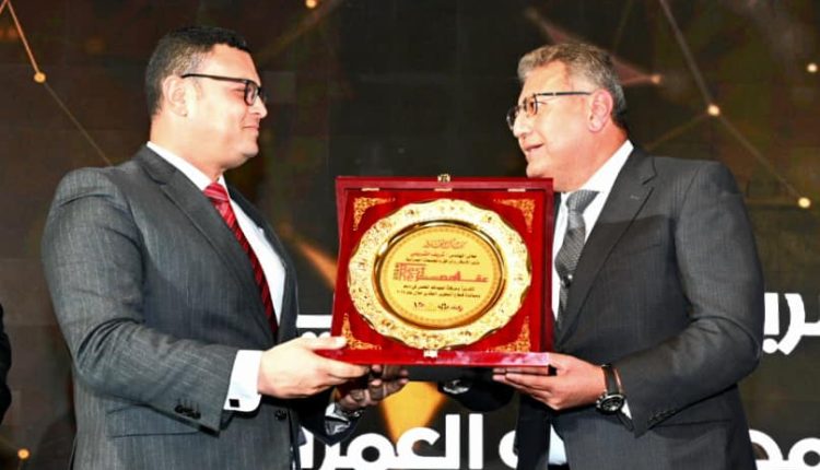 تكريم وزير الإسكان