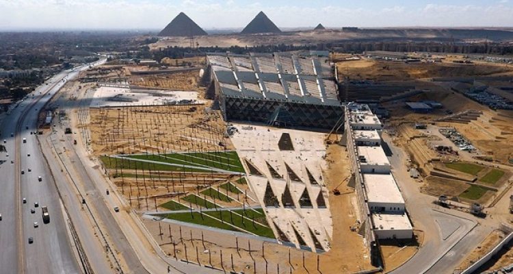 تخطيط المنطقة المحيطة بالأهرامات والمتحف الكبير 