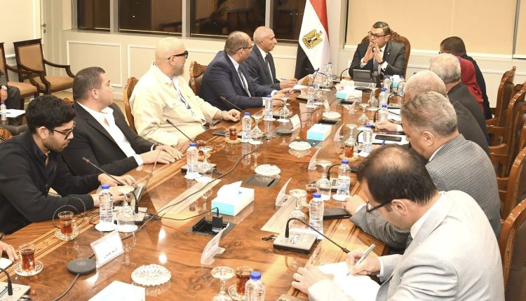 اجتماع وزير الإسكان مع مسؤولي منصة مصر العقارية