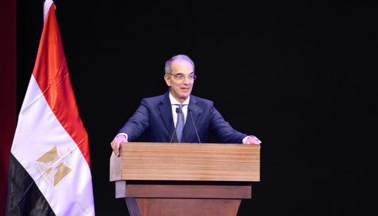 الدكتور عمرو طلعت وزير الاتصالات