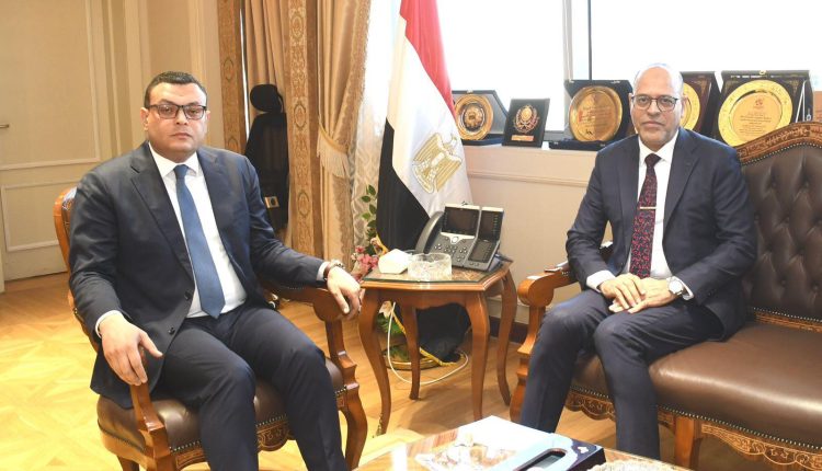 اجتماع وزير الإسكان والعمل