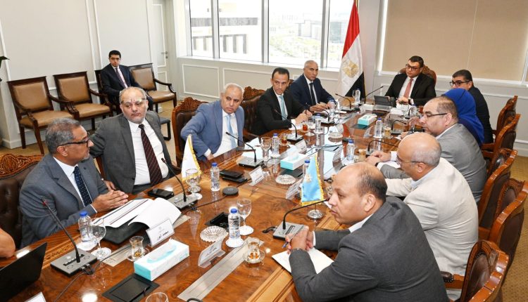 اجتماع وزير الإسكان مع مسئولي شركة "توريك" للتطوير العقاري