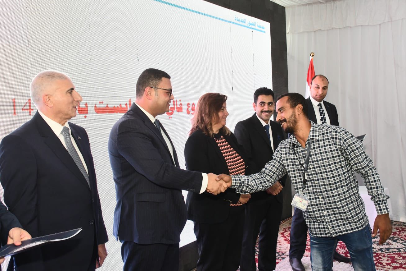 تسليم عقود وحدات سكن لكل المصريين