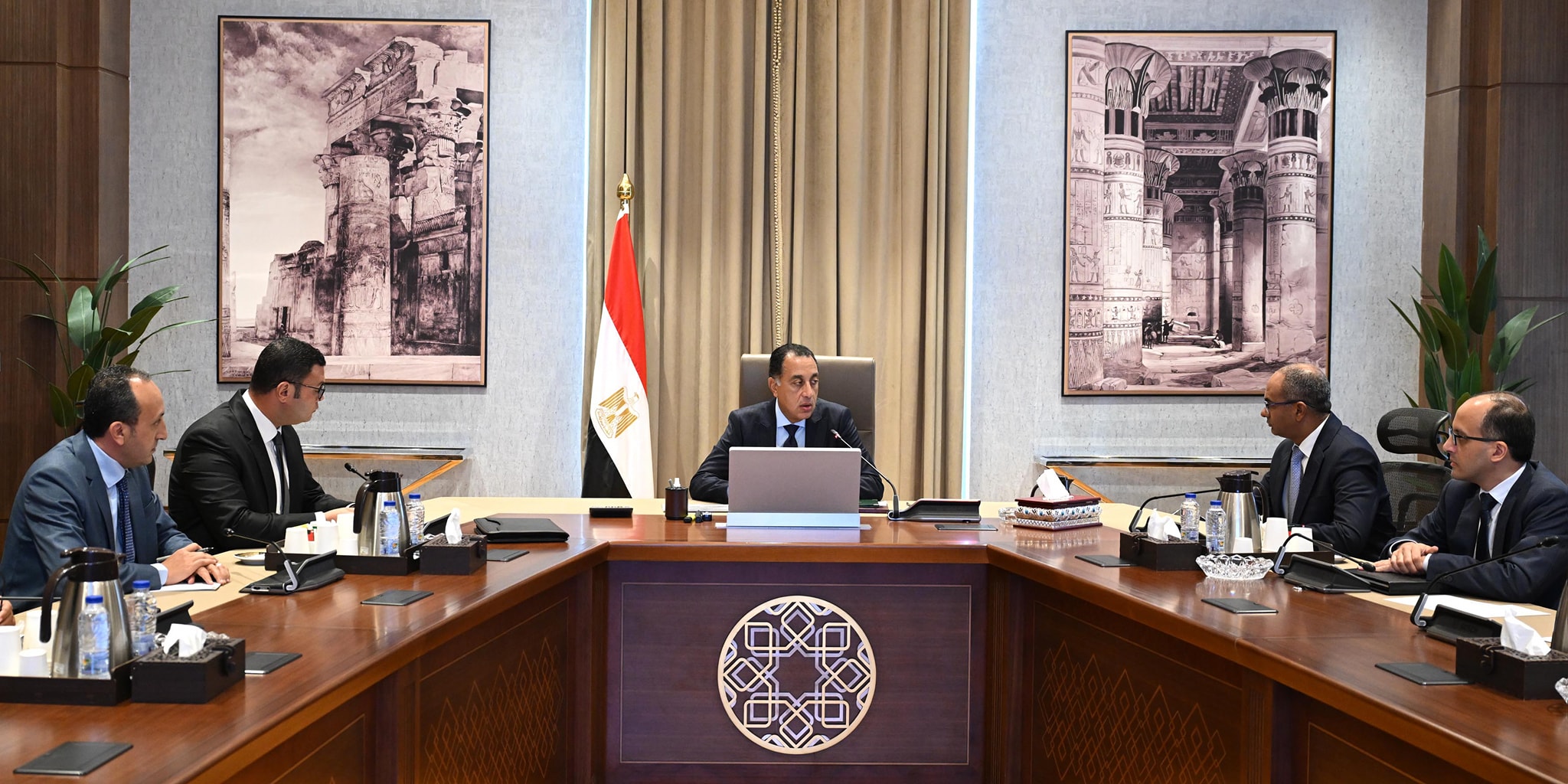 اجتماع رئيس مجلس الوزراء بمقر الحكومة بالعاصمة الإدارية الجديدة