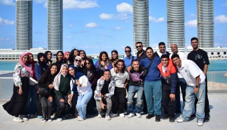 طلاب كلية الهندسة المعمارية بجامعة مايو