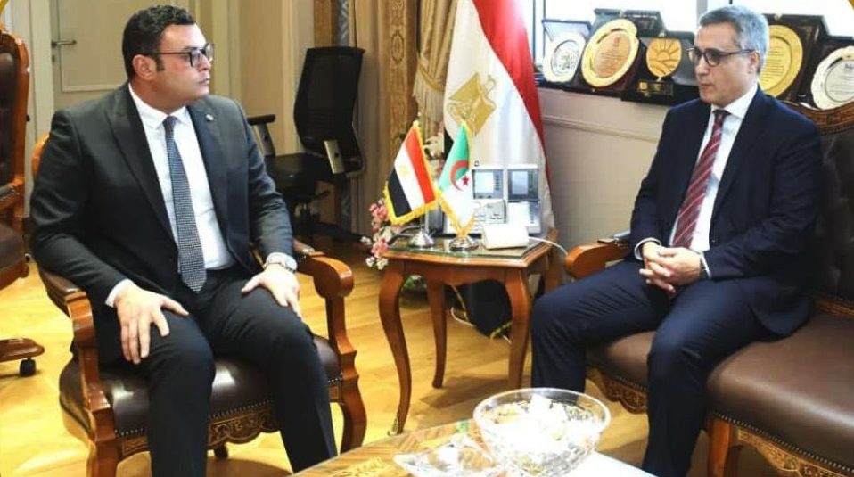 لقاء وزير الإسكان المصري وسفير الجزائر