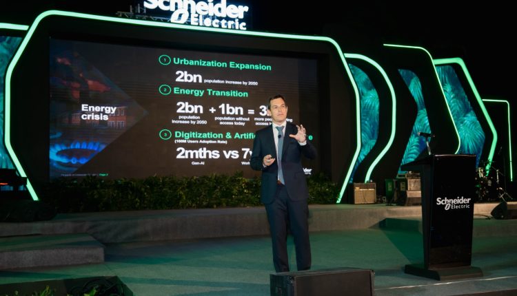 سيباستيان رييز الرئيس التنفيذي لشركة شنايدر إلكتريك